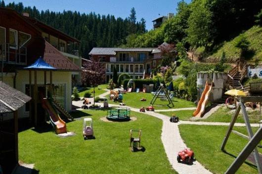 Smileys Kinderhotel Trebesing Eksteriør bilde